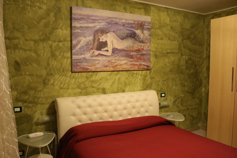Double Room | Soundproofing, cribs/infant beds, free WiFi, bed sheets