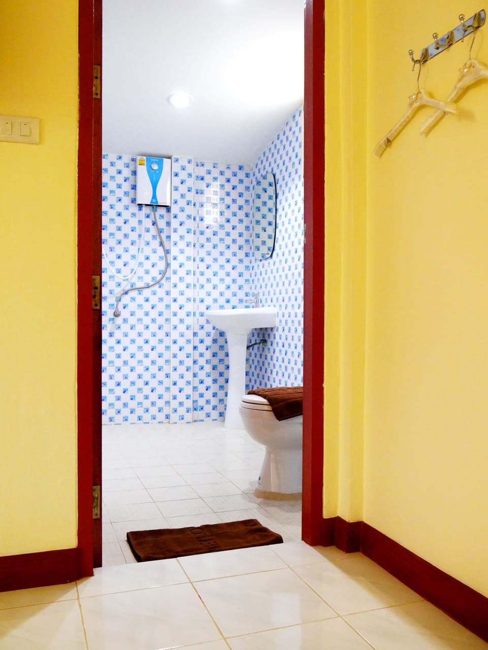 Standard Double Room | Bathroom shower