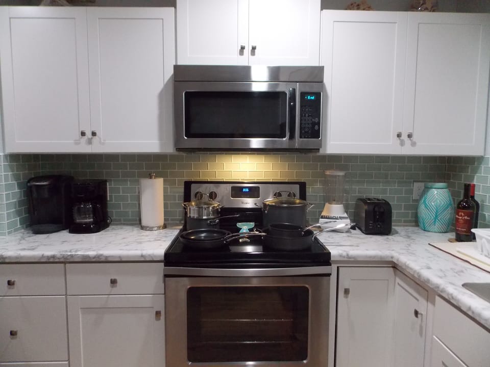 All new appliances & 
cookware 