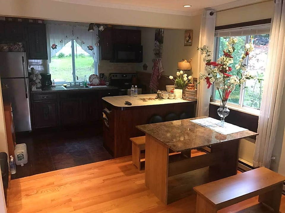 kitchen & dining area