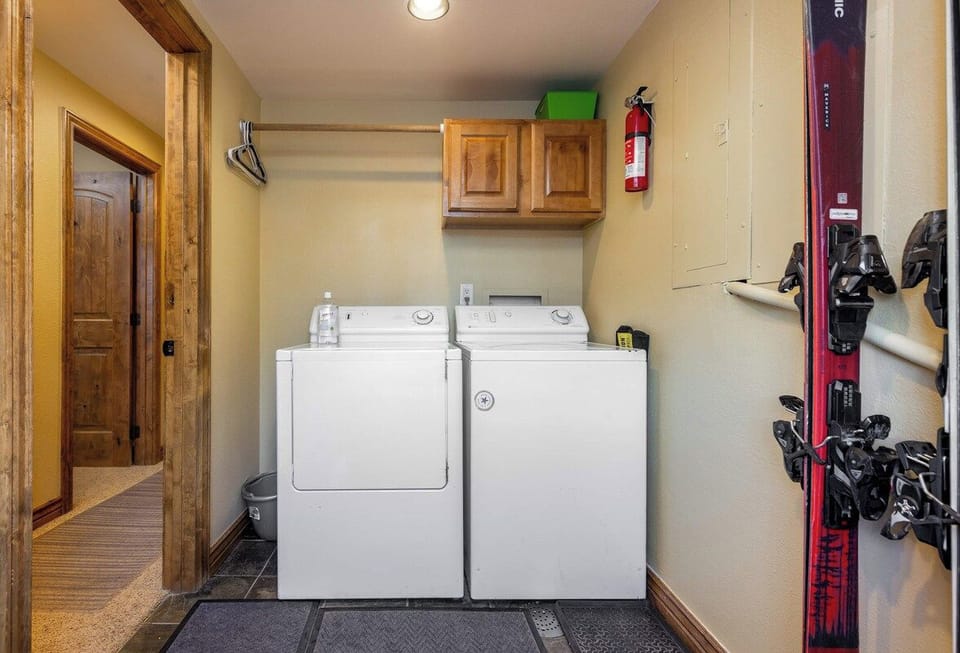 A private washer and dryer are conveniently located in the bottom-floor mudroom, providing easy access for laundry needs. The mudroom also offers storage space for gear and outdoor essentials.