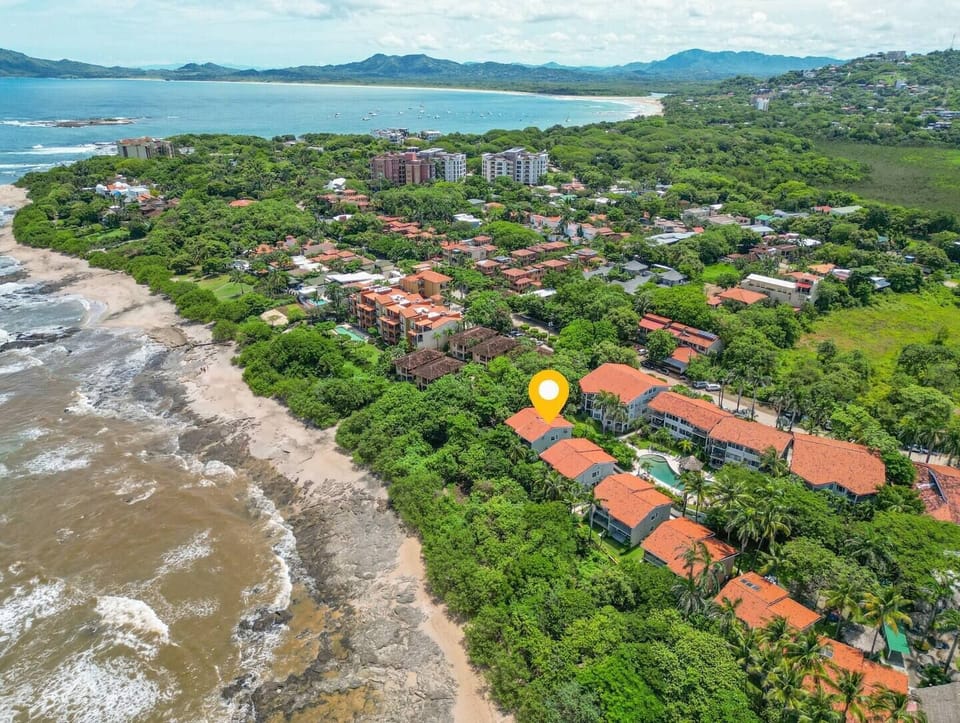 Bahia Langosta is an oasis hidden in the nature between the estuary and the beach. This townhouse is right on the beach fornt, a few steps from the ocean.