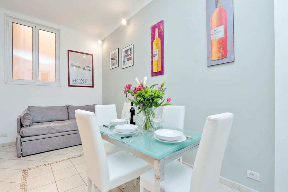 Rome lodging - Living room - the grey sofa can be split into 2 single sofa beds