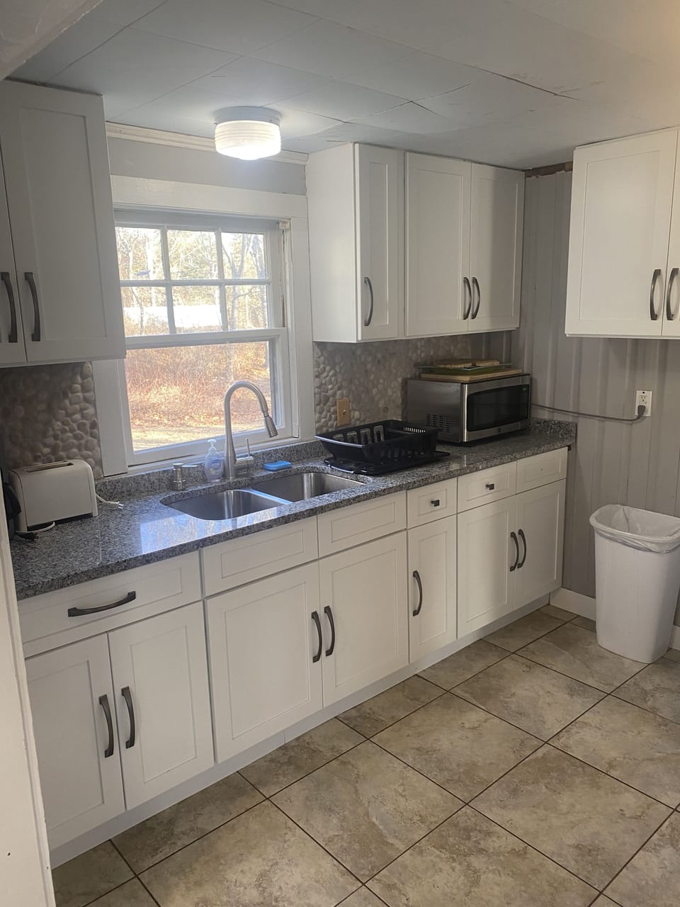 Granite Countertop Kitchen with Microwave, stove, & fridge