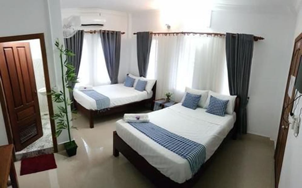 Standard Twin Room | Minibar, desk, free WiFi, bed sheets