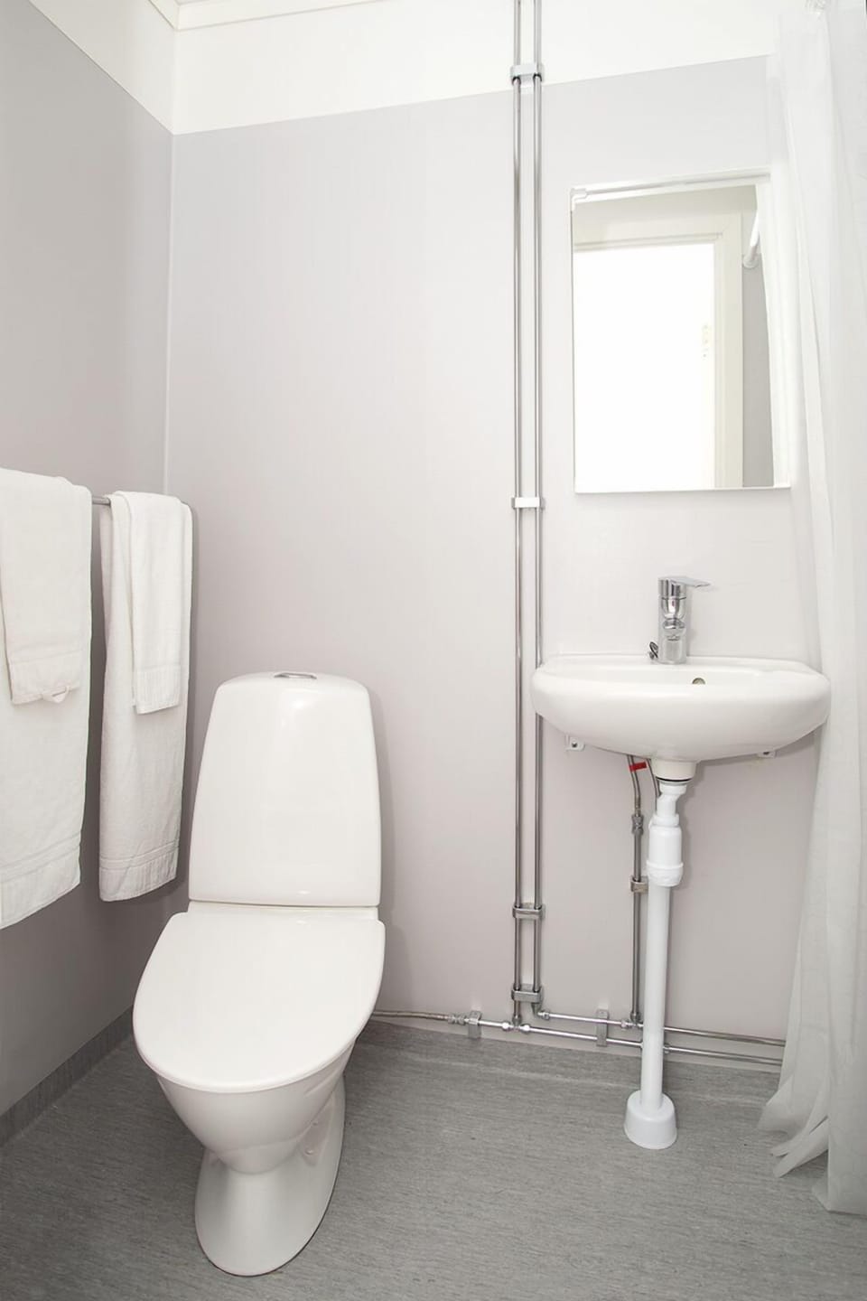 Twin Room | Bathroom sink