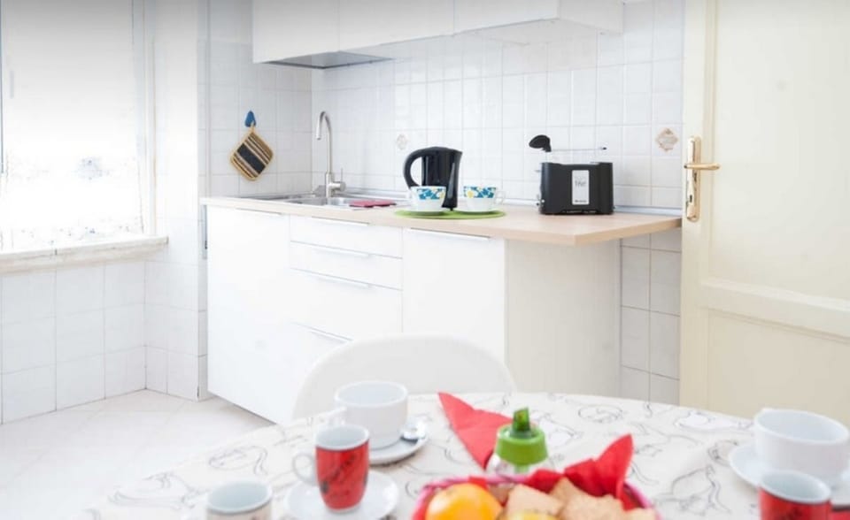 Full-size fridge, oven, stovetop, espresso maker