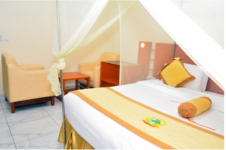 In-room safe, desk, iron/ironing board (on request), WiFi (free)