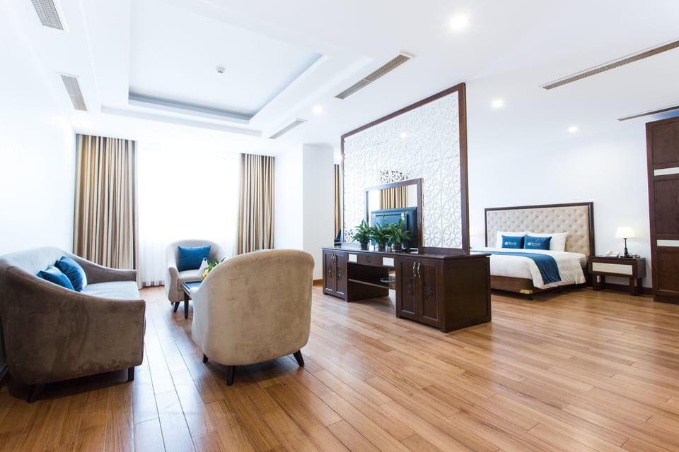 Premier Suite | Living area | Flat-screen TV