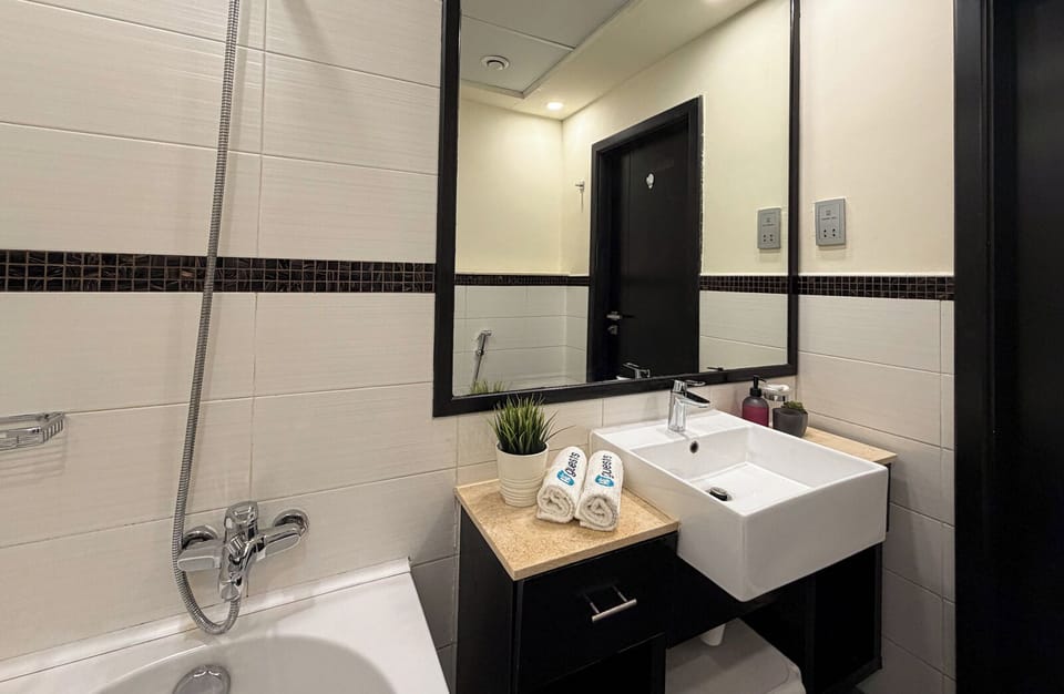 HiGuests - Sky Views Apartment in Dubai