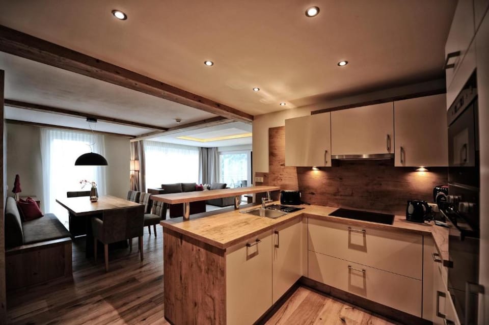 In-room safe, desk, soundproofing, free WiFi