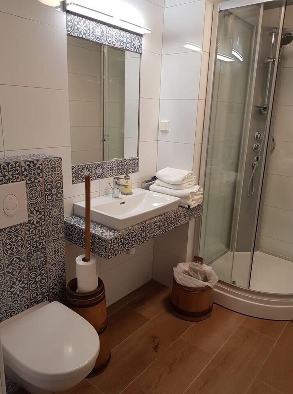 Romantic Double Room, 1 Double Bed, Garden View | Desk, soundproofing, iron/ironing board, free WiFi