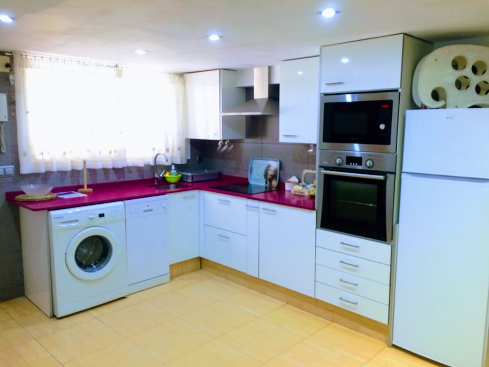Comfort Apartment, 2 Bedrooms, Terrace, Poolside | Private kitchen | Full-size fridge, microwave, oven, stovetop