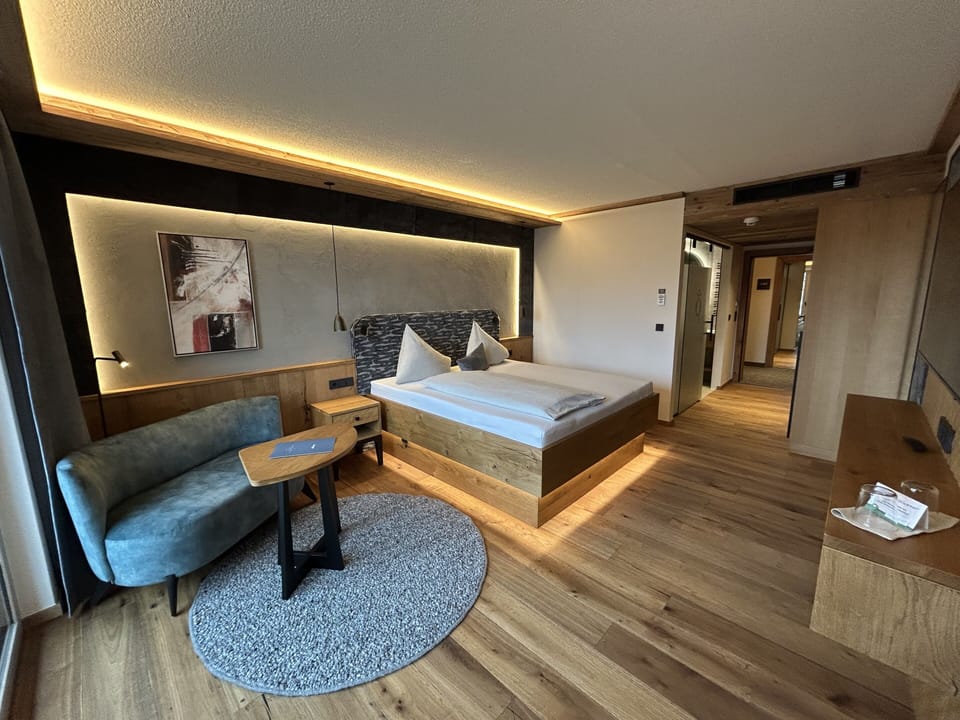 In-room safe, desk, soundproofing, cribs/infant beds