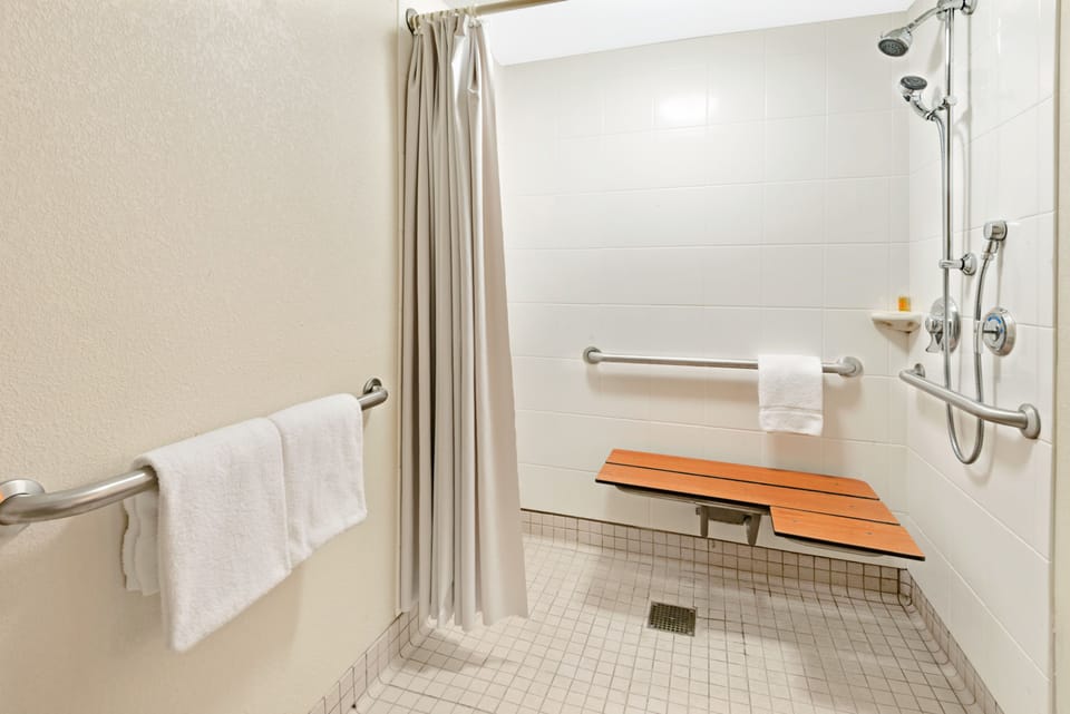 Standard Room, 1 King Bed, Accessible | Desk, WiFi (free), alarm clocks, bed sheets