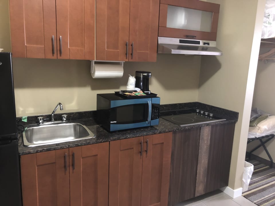 Efficiency, Room, 2 Queen Beds, Non Smoking | Private kitchen | Coffee/tea maker