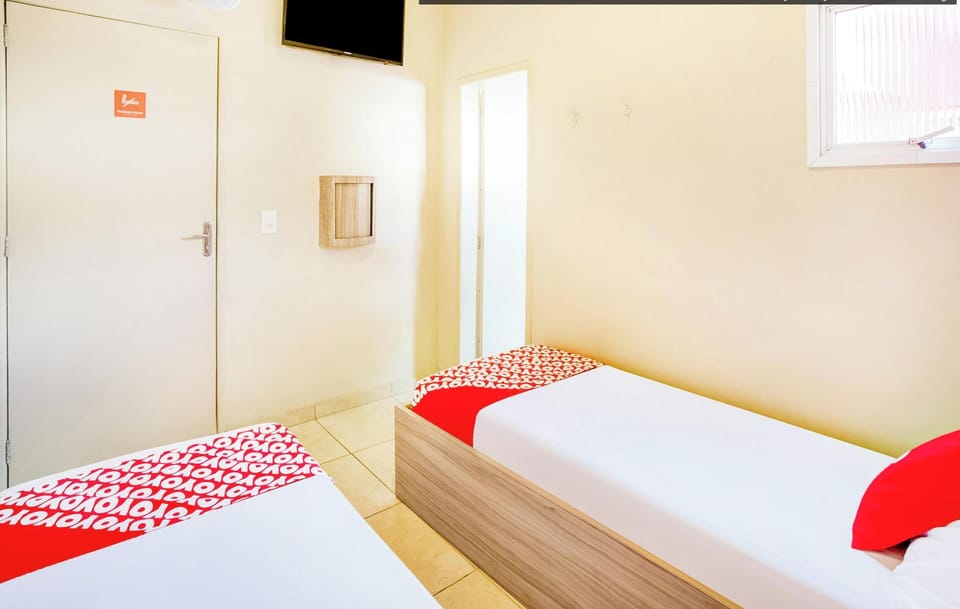 Twin Room | Soundproofing, iron/ironing board, free WiFi, bed sheets