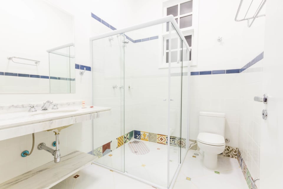 Luxury Double or Twin Room | Bathroom | Shower, free toiletries, hair dryer, towels