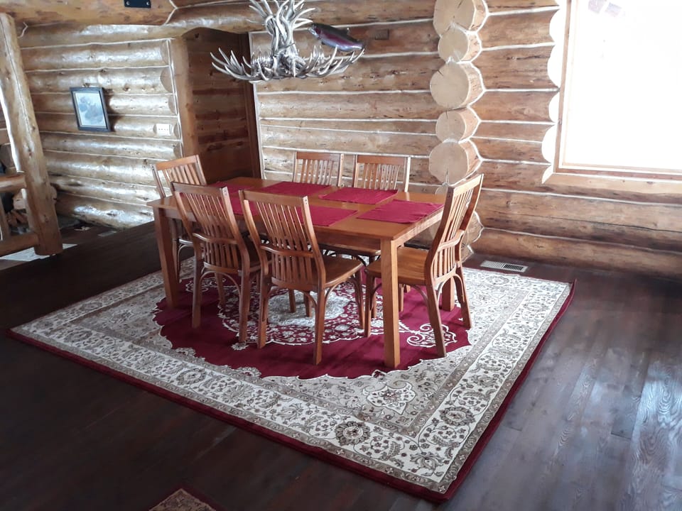 Dining w/ Chandelier 