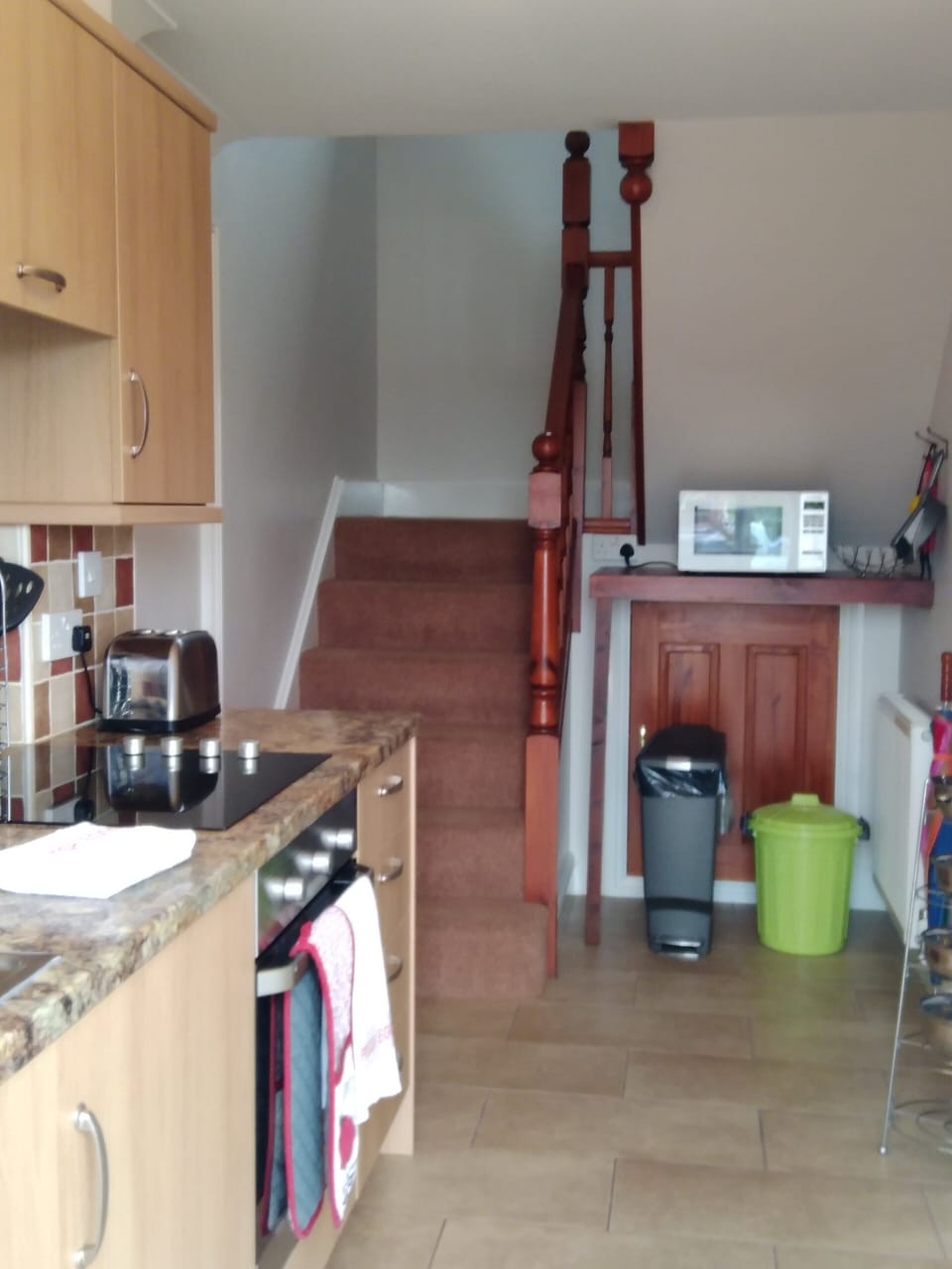 Fully equipped kitchen with microwave