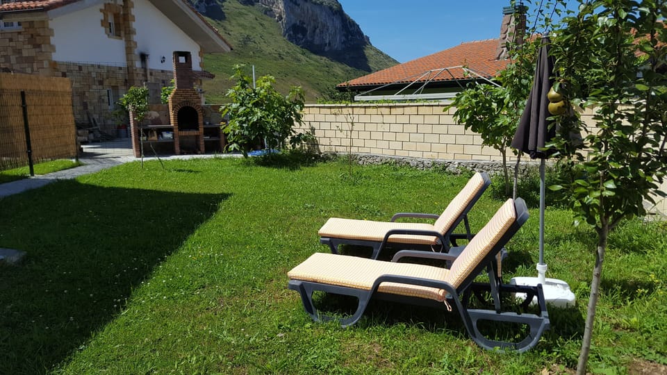 Shared garden, with barbecue, tables, chairs and sun loungers