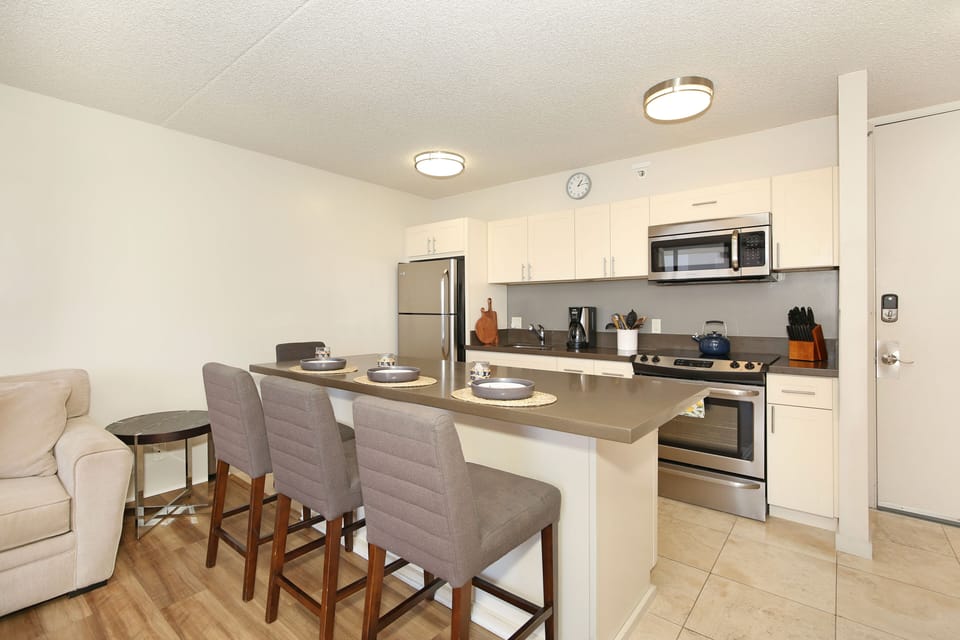 Kitchen & Dining