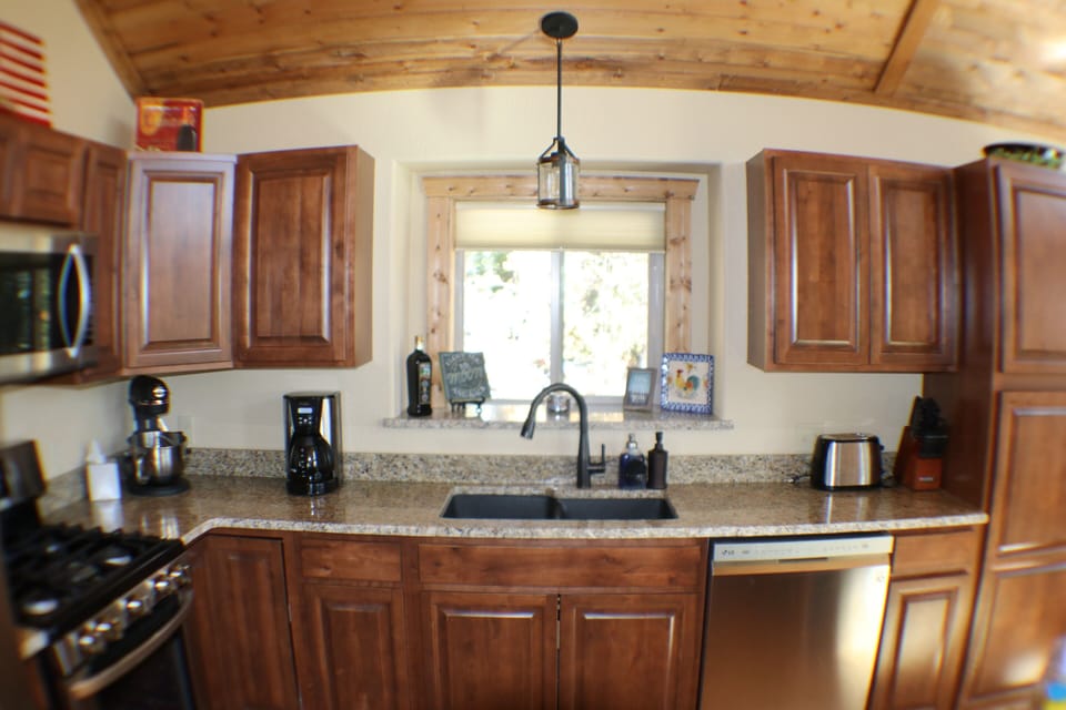 Granite countertops and all the amenities...