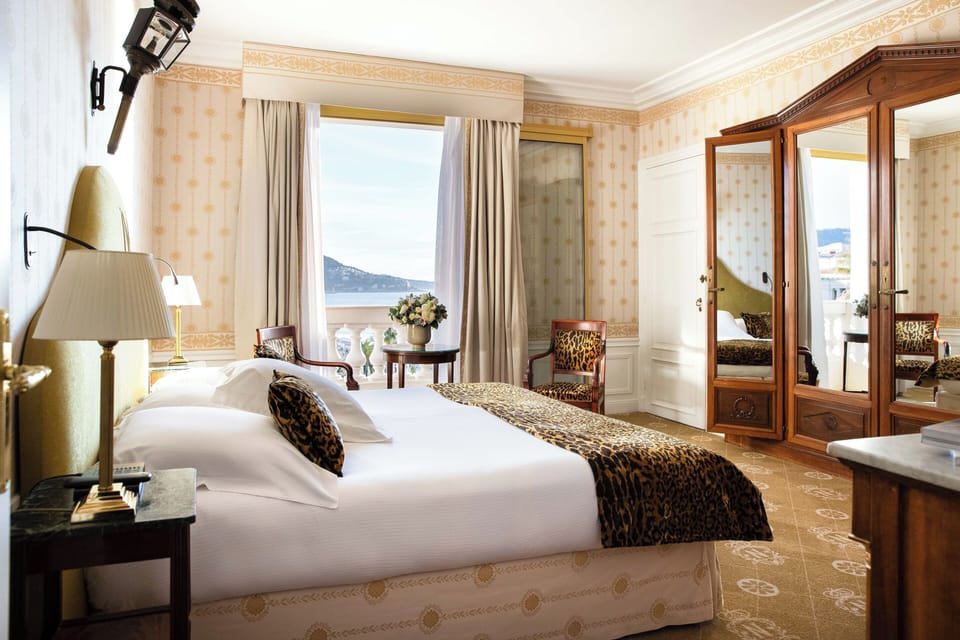 Deluxe Room, Sea View | Egyptian cotton sheets, premium bedding, minibar, in-room safe