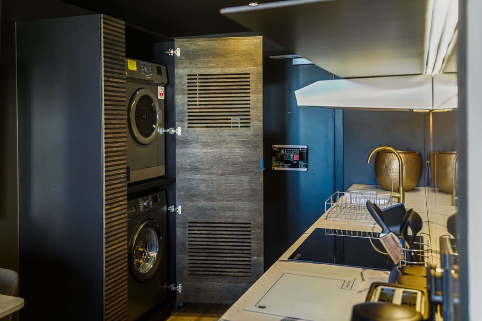 Deluxe Apartment, 2 Bedrooms, Balcony | Private kitchen | Fridge, microwave, coffee/tea maker, electric kettle