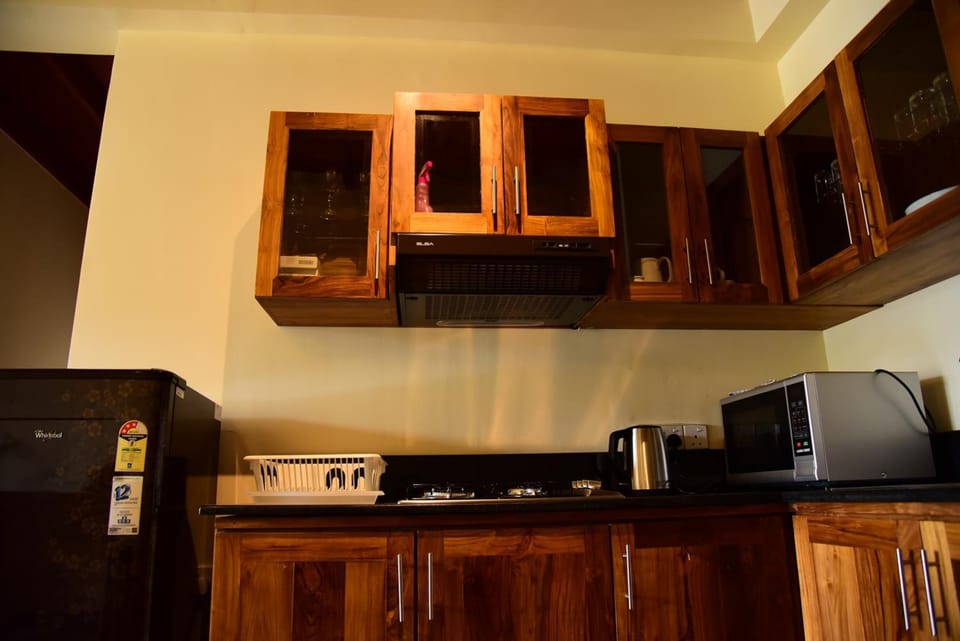 Fridge, microwave, coffee/tea maker, electric kettle