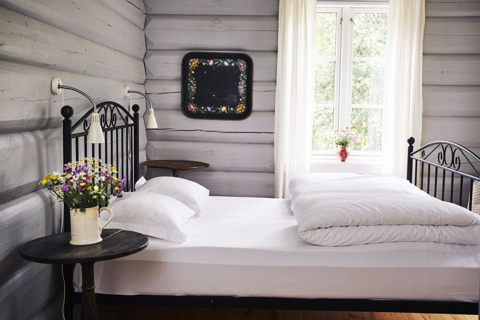 Room (A fantastic optional 3 course dinner) | Hypo-allergenic bedding, down comforters, desk, blackout drapes