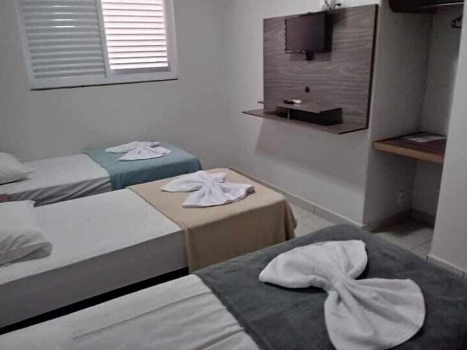 Triple Room, 3 Twin Beds | Iron/ironing board, free WiFi, bed sheets