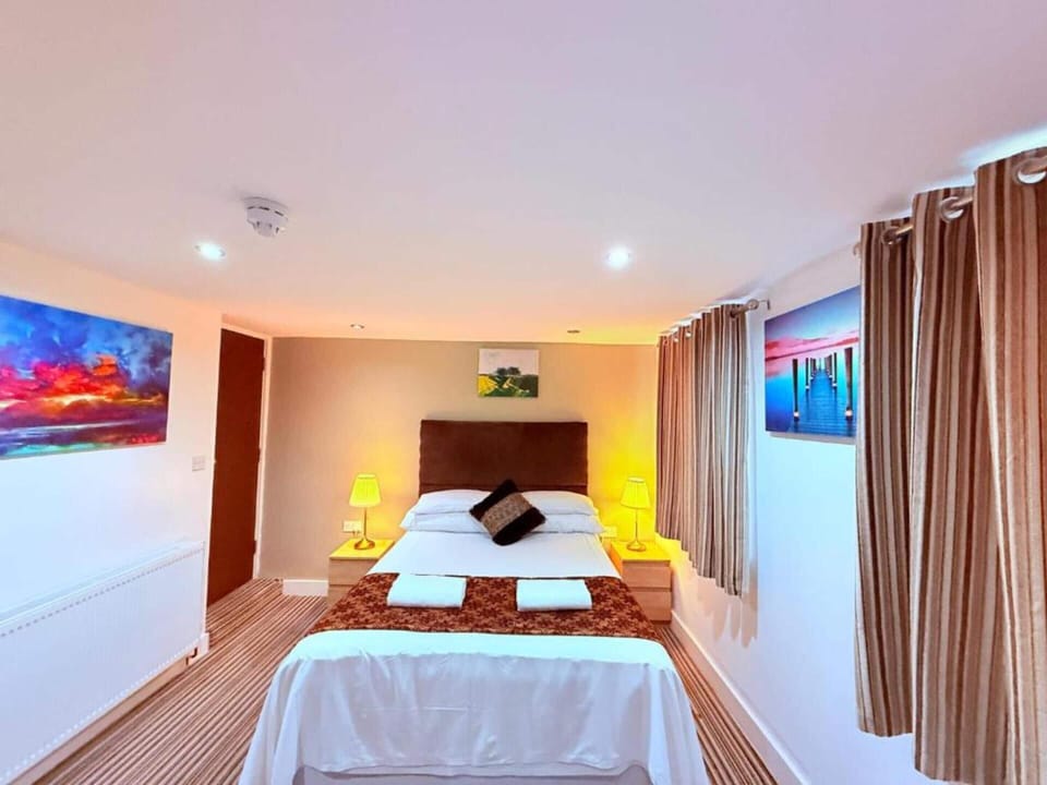 Standard Double Room | Desk, iron/ironing board, free WiFi