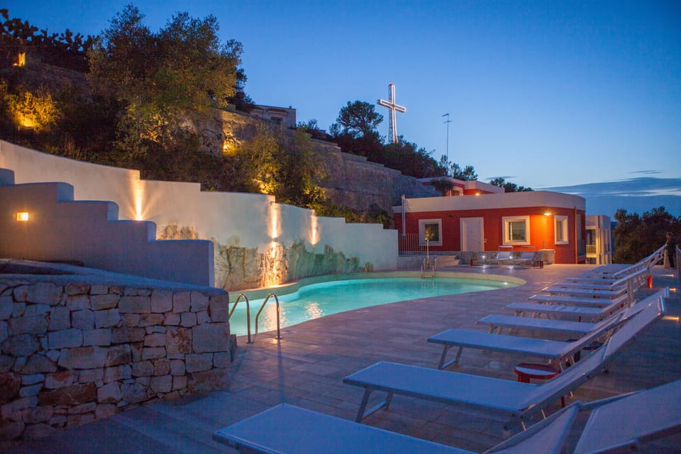 Seasonal outdoor pool, sun loungers