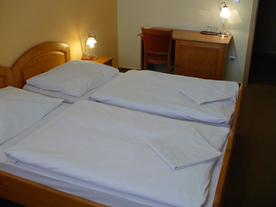 Suite, 2 Bedrooms, Mountain View | In-room safe, desk, soundproofing, iron/ironing board
