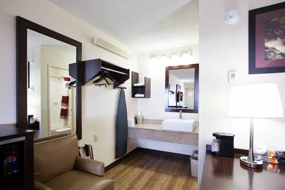Free WiFi, bed sheets, alarm clocks