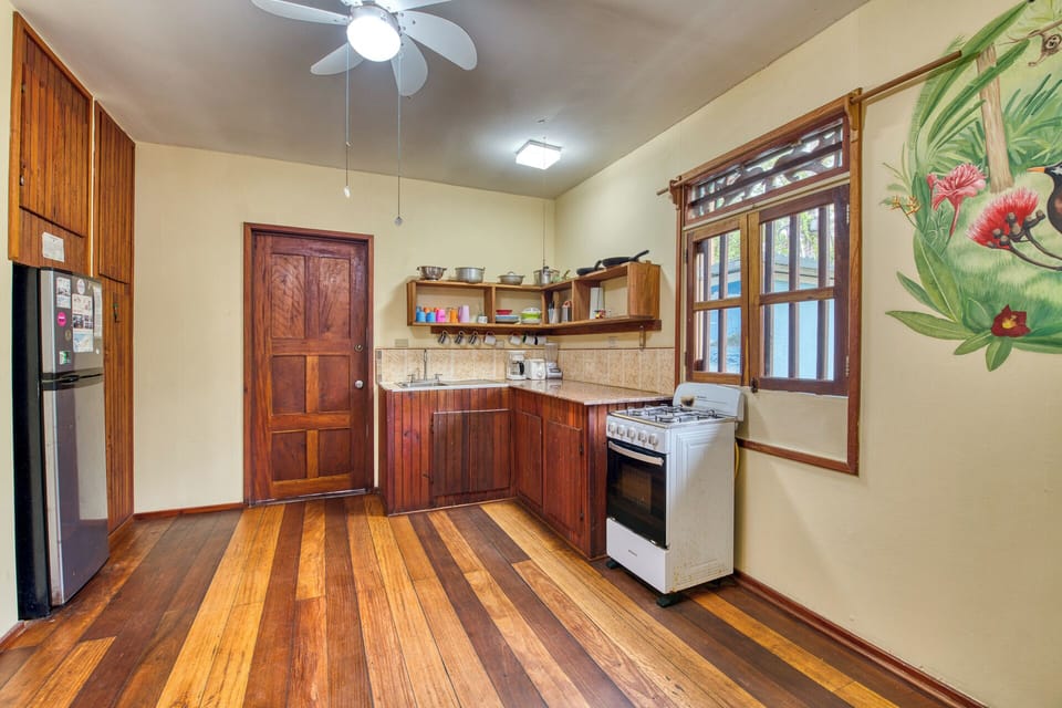 Standard Studio Suite, 1 Queen Bed, Garden View | Private kitchen | Shared fridge