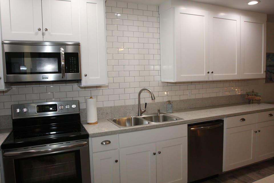 Newly renovated throughout.  Beautiful stainless steel appliances and granite!