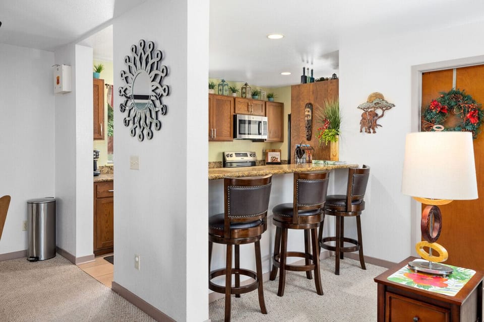 Breakfast bar with stools