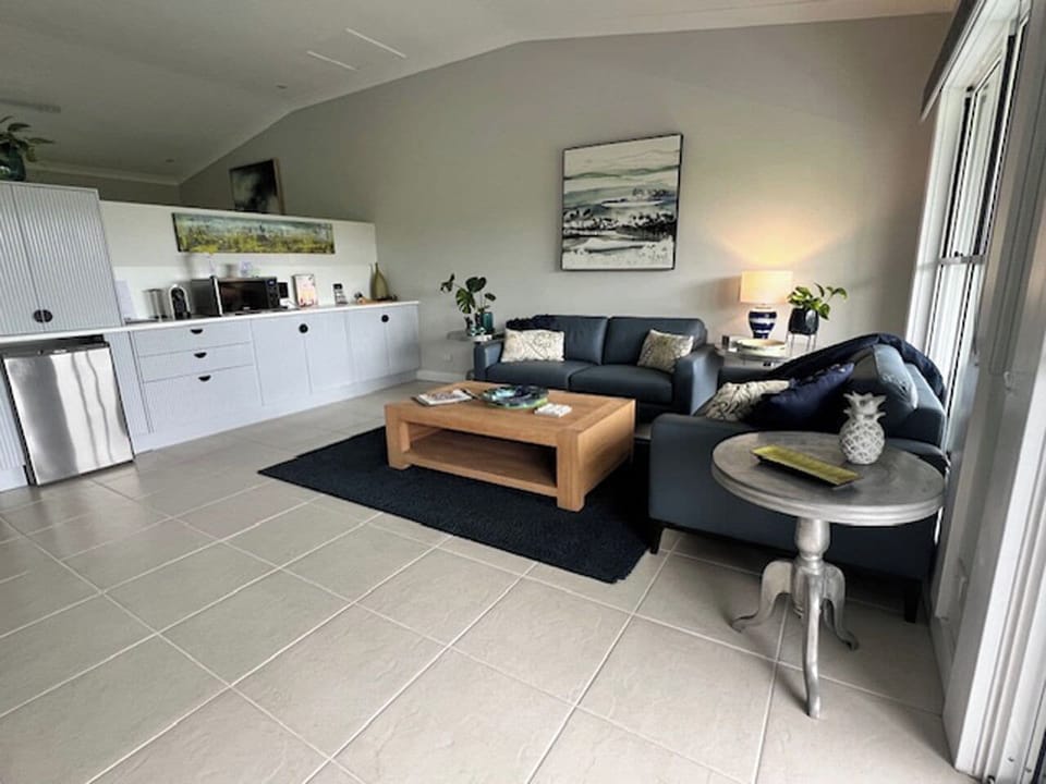 Executive Suite, 1 Bedroom, Garden View, Ground Floor | 1 bedroom, Egyptian cotton sheets, premium bedding, pillowtop beds