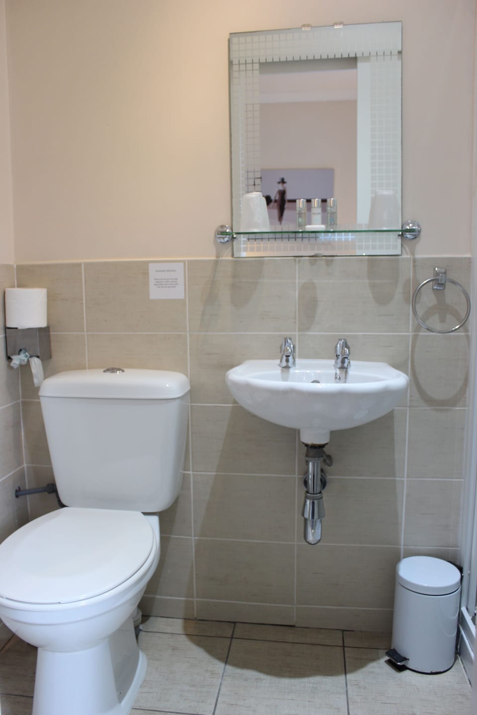Double Room, Ensuite (Compact) | Bathroom | Shower, rainfall showerhead, free toiletries, towels