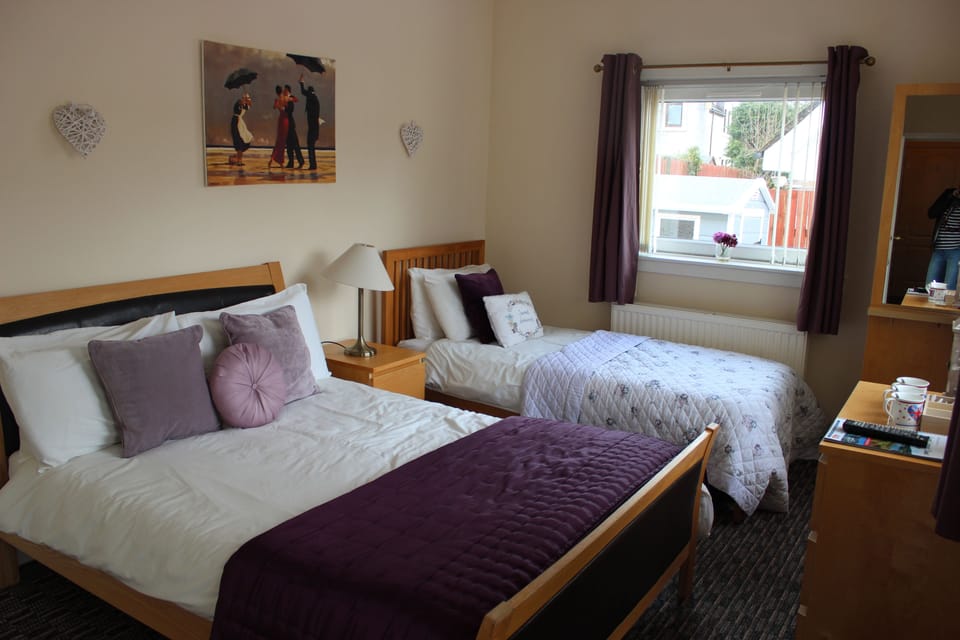 Triple Room, Ensuite | Iron/ironing board, free WiFi