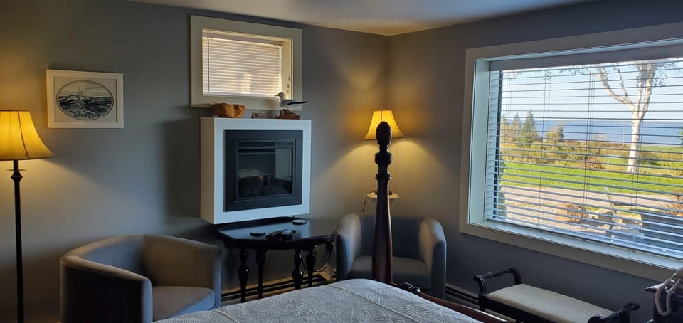 Traditional Room, 1 Queen Bed, Ground Floor | Premium bedding, individually decorated, individually furnished, desk