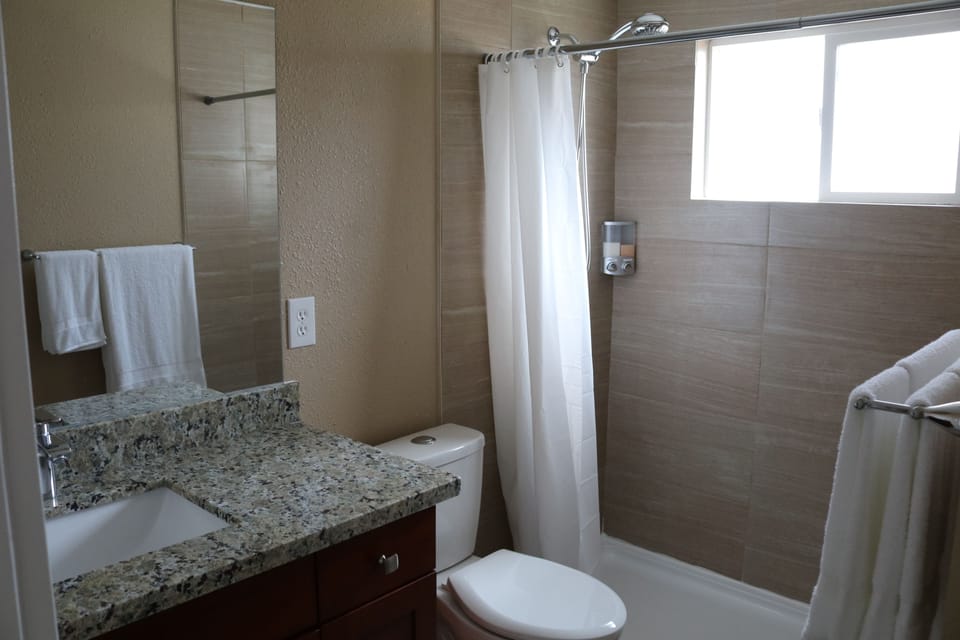 Quiet Clean and Comfortable Room Bed and Breakfast in Seattle