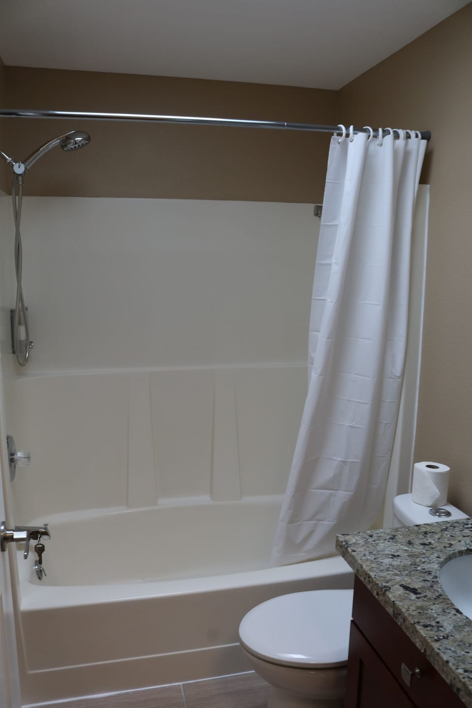 Quiet Clean and Comfortable Room Bed and Breakfast in Seattle
