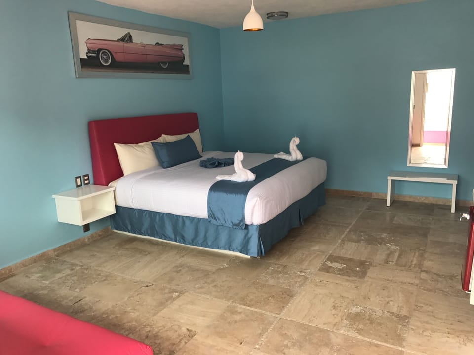 Deluxe Single Room, 1 King Bed with Sofa bed | Desk, laptop workspace, iron/ironing board, free WiFi