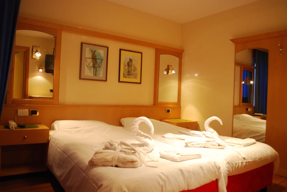 In-room safe, free WiFi, bed sheets