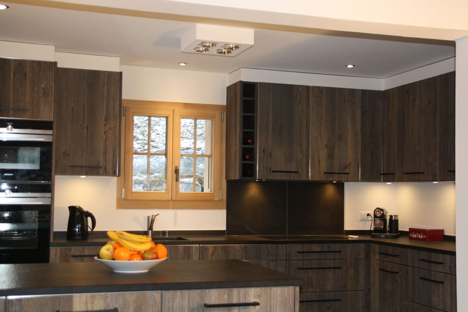 Spacious kitchen
