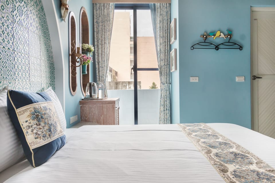 Deluxe Double Room, 1 Queen Bed, Balcony | Individually decorated, blackout drapes, free WiFi, bed sheets
