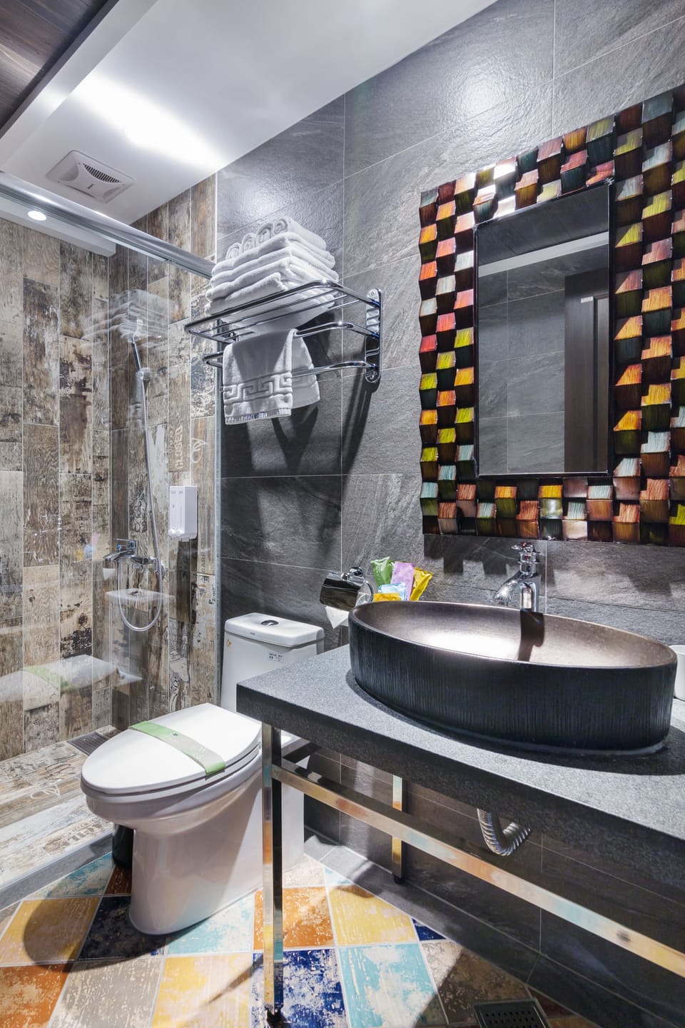 Superior Quadruple Room | Bathroom | Shower, rainfall showerhead, hair dryer, slippers